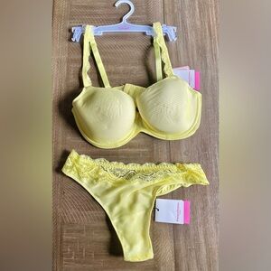 Prima Donna Bra & Panty Set In a 34D with Medium Panty. Colour Yellow NWT